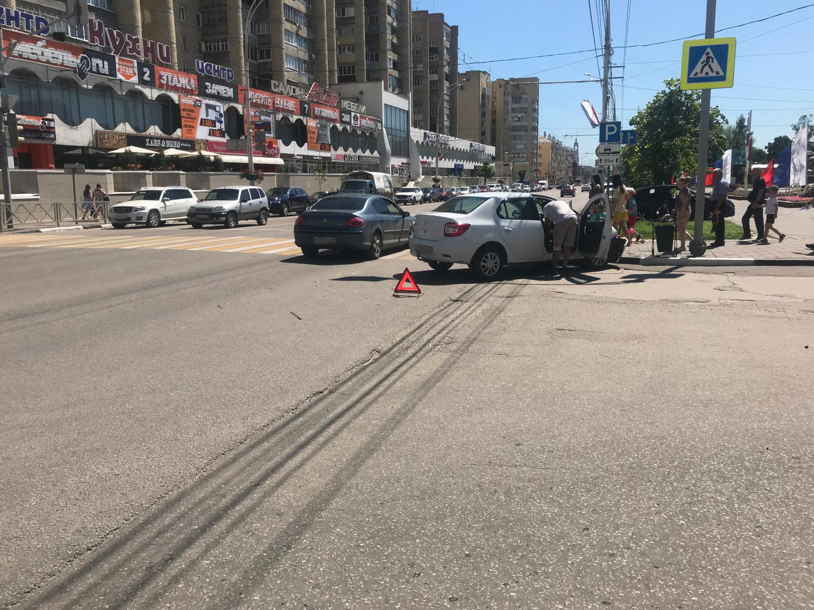 В столкновении двух автомобилей в Тамбове получил травмы 12-летний пассажир  одной из машин - KP.RU